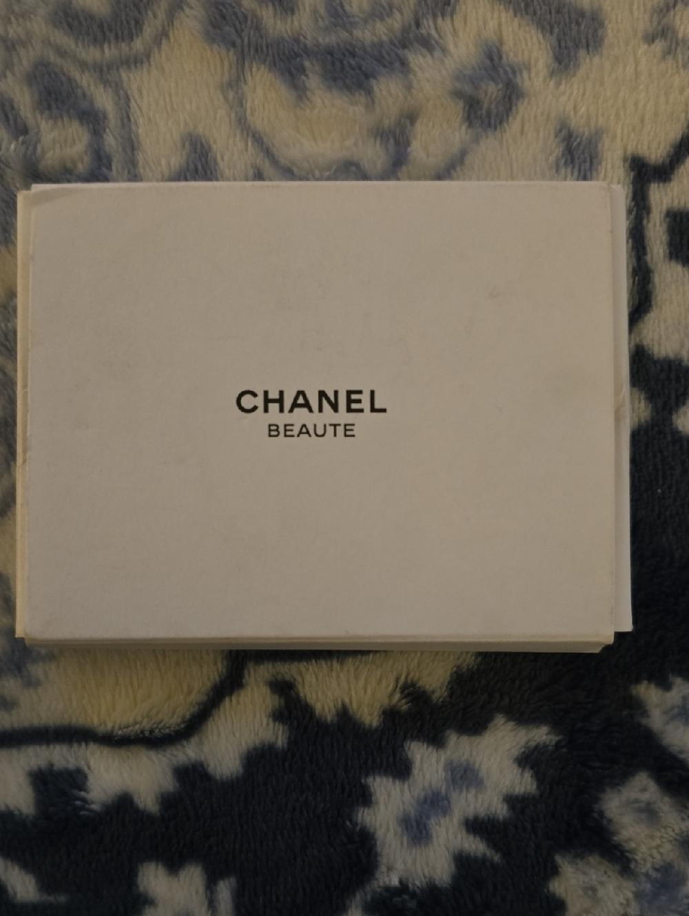CHANEL Pastel Enamel Rectangular Logo Hair Pins - Picture 2 of 3